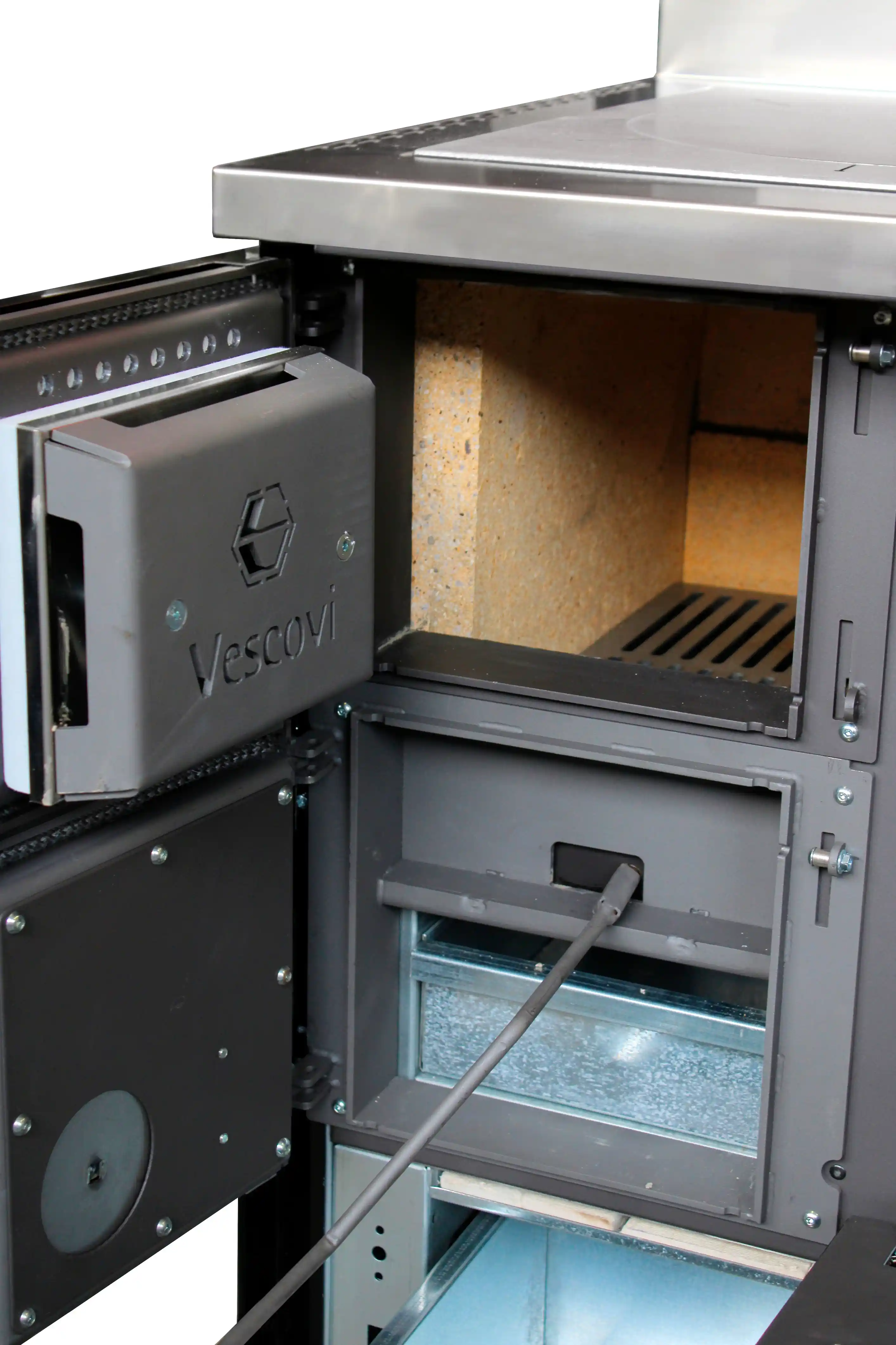 Dettaglio portine in ghisa e acciaio termocucina a legna XE FC